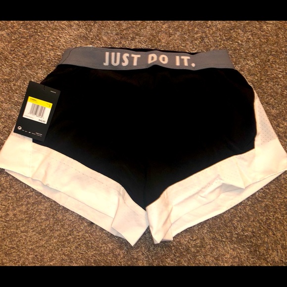 Nike Women’s Running Shorts - Picture 3 of 4